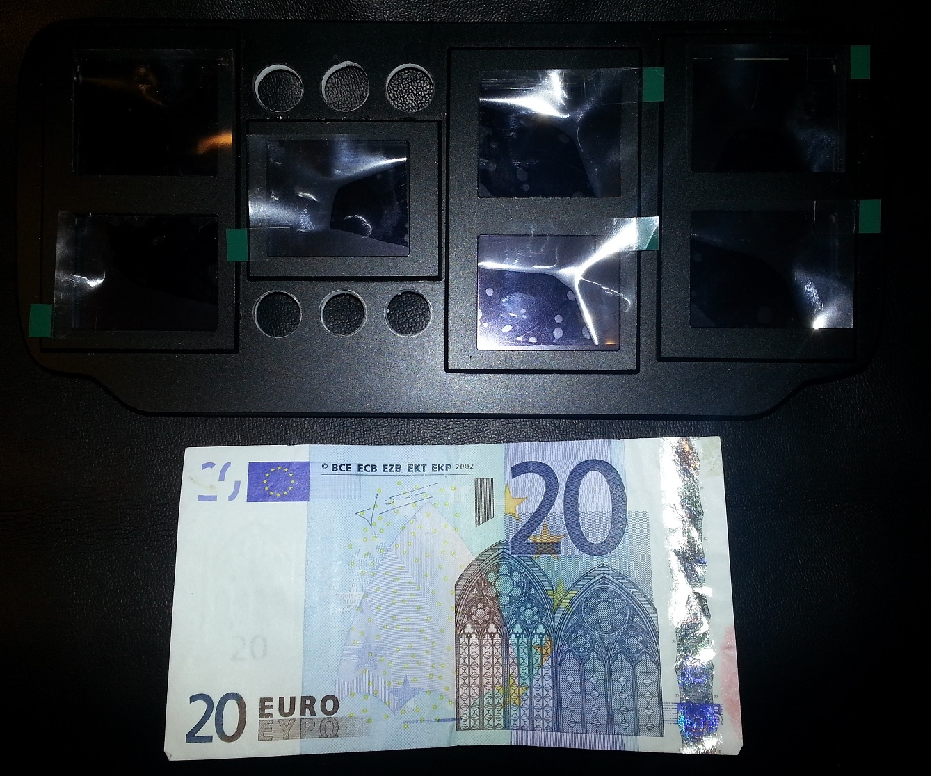 Bild Cockpit Frontseite mit 20 € Schein